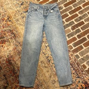 Size 4 American eagle mom straight jean gently used